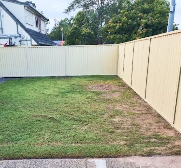 yelllow color fencing australia